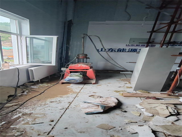 文殊镇地基基础下沉墙体裂缝加固注浆顶升施工