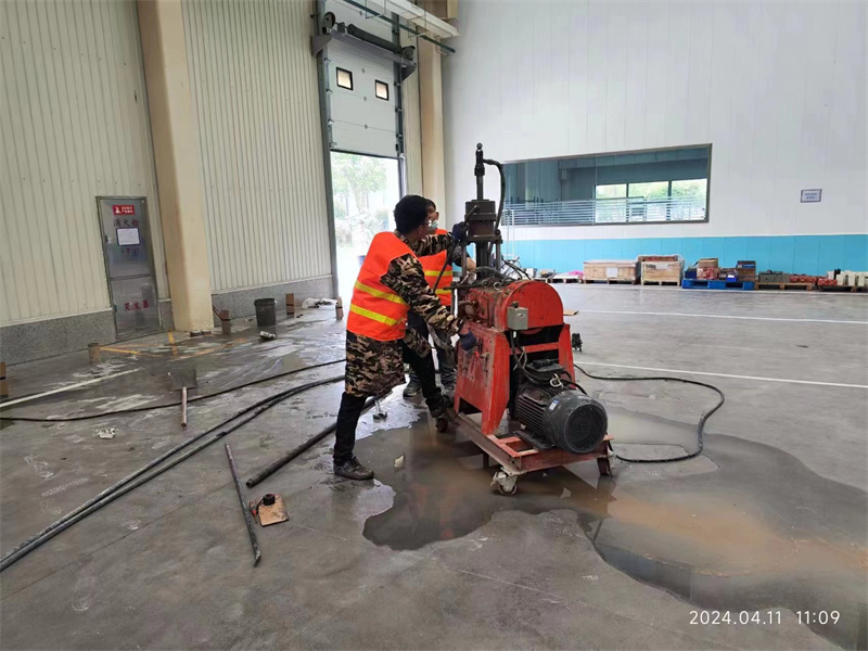 文殊镇厂房地面下沉塌陷注浆加固施工